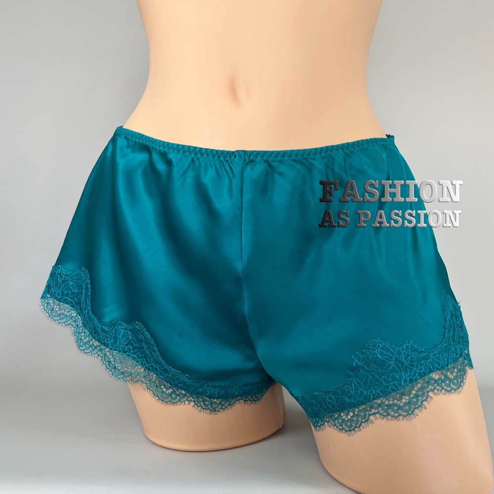 VS Satin Pijama Flirty Sleep Shorts with Chantilly Lace Trim Size Medium